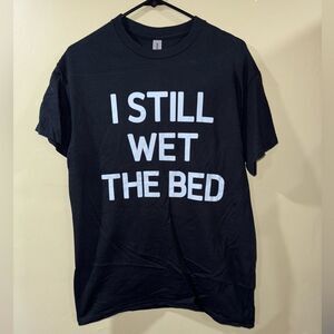 Gildan size medium black funny graphic I still wet the bed t-shirt